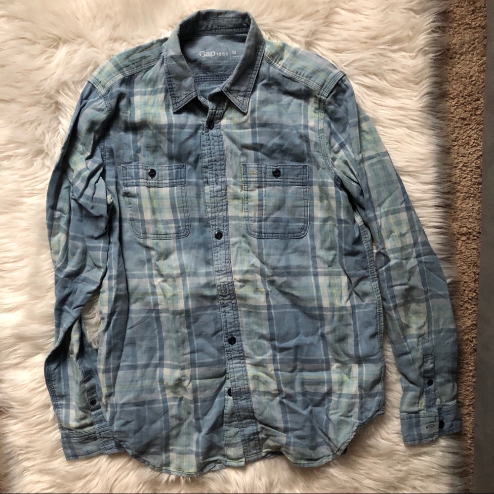 • gap shirt •